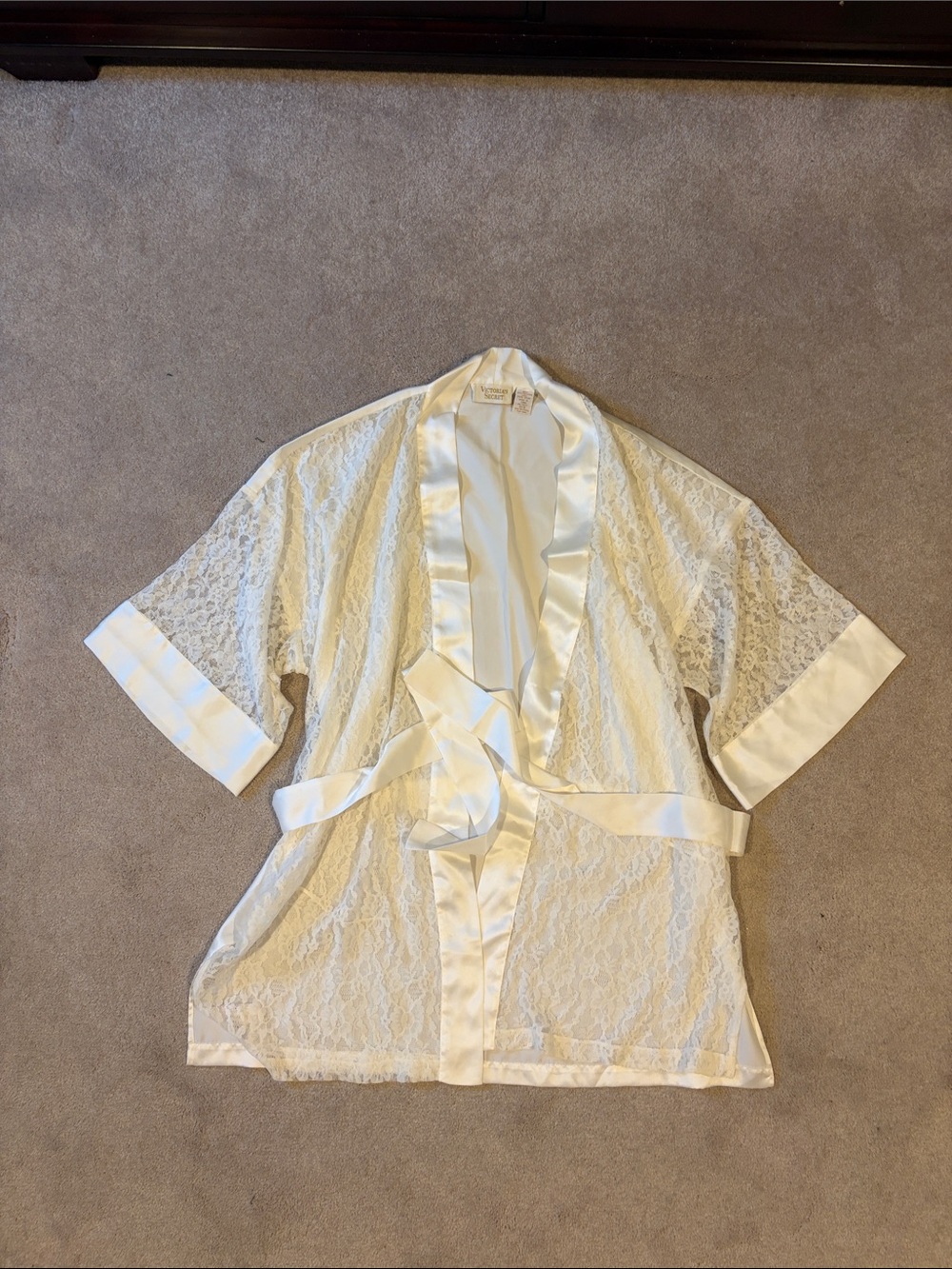 Vintage gold label Victoria's Secret ivory lace satin-trim kimono